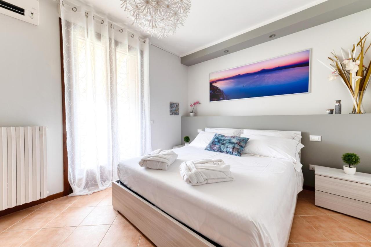 Wolf House - Sirmione Holiday Екстер'єр фото