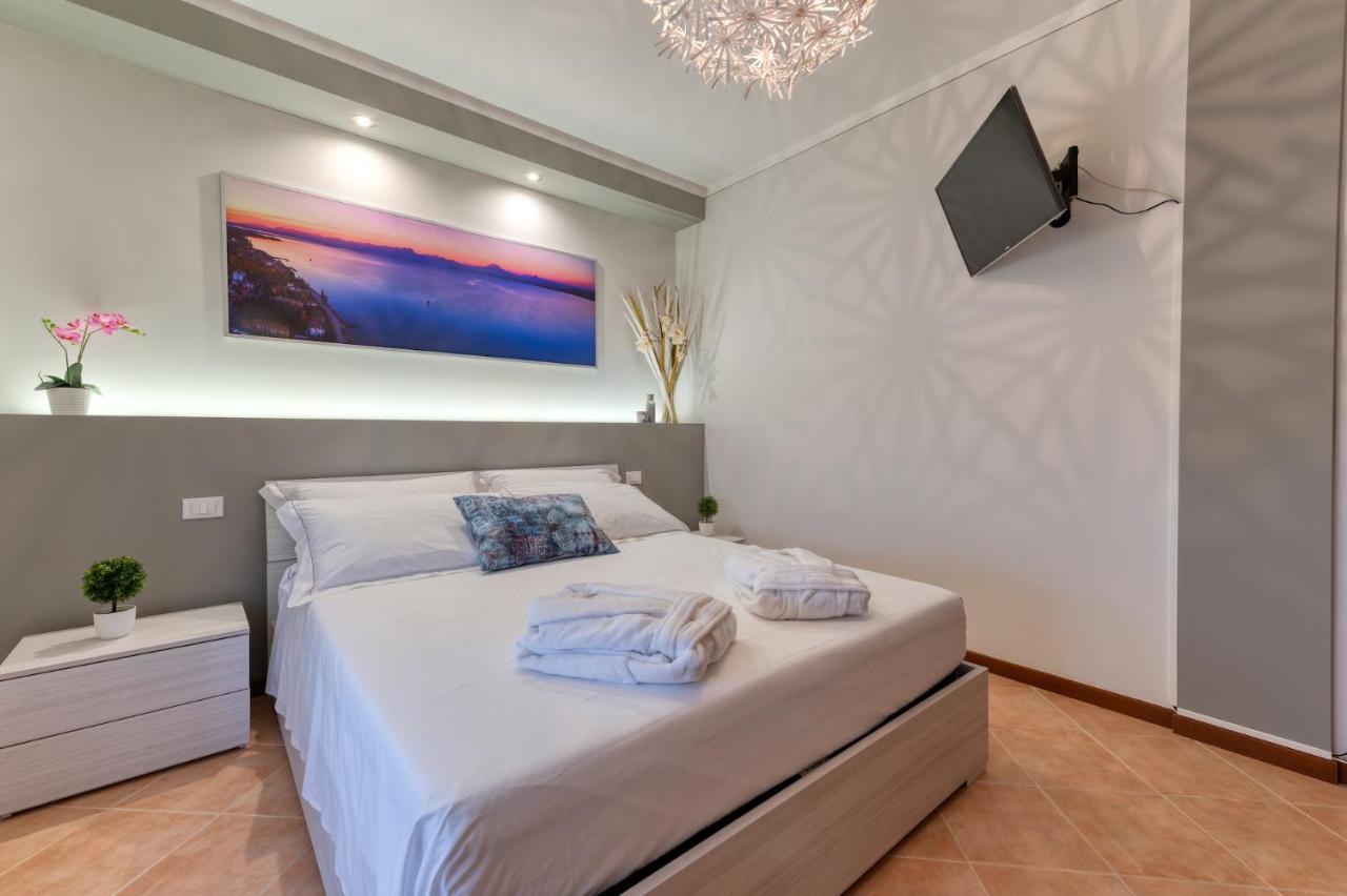 Wolf House - Sirmione Holiday Екстер'єр фото
