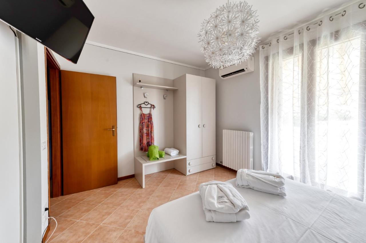 Wolf House - Sirmione Holiday Екстер'єр фото