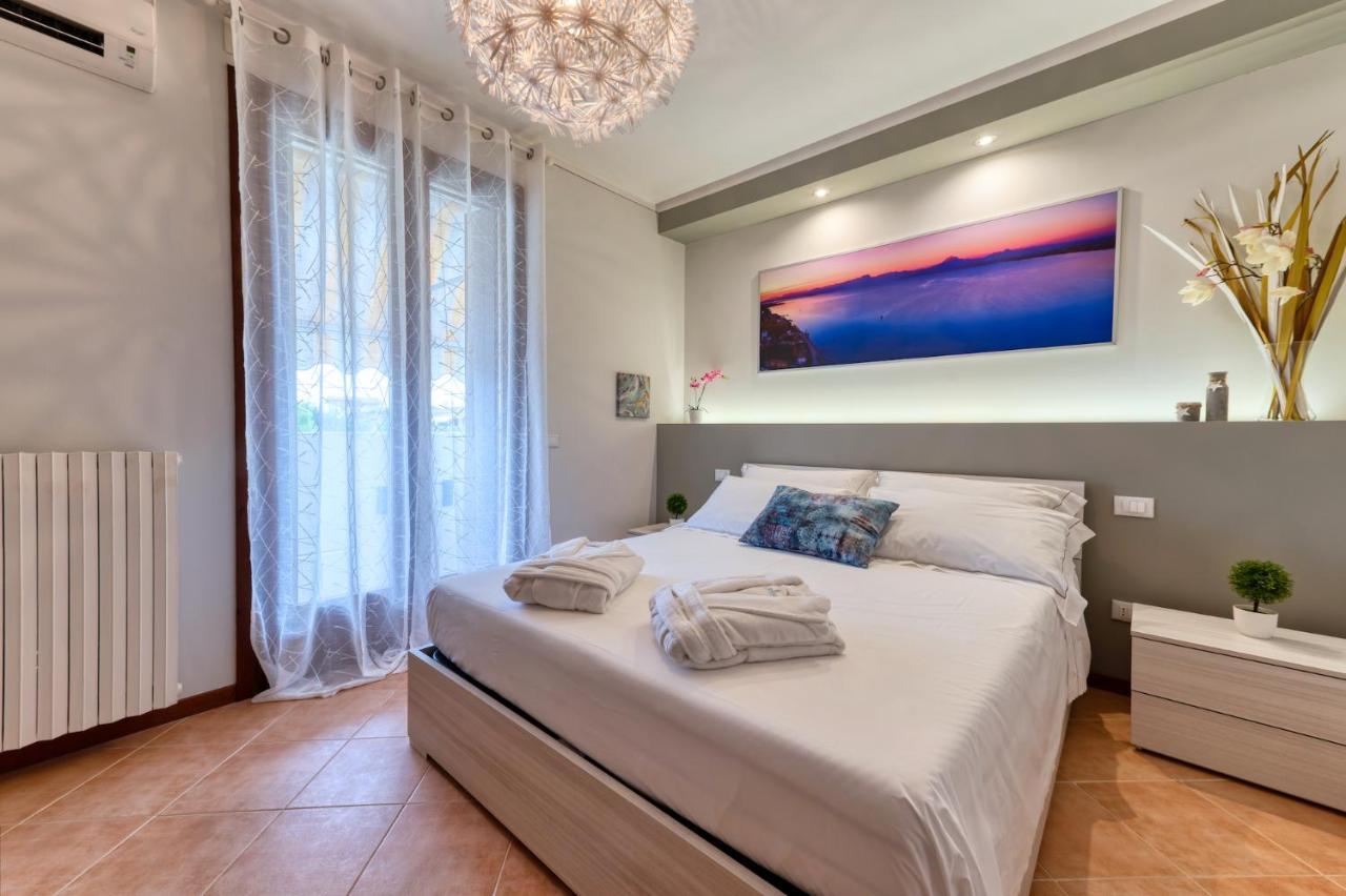 Wolf House - Sirmione Holiday Екстер'єр фото